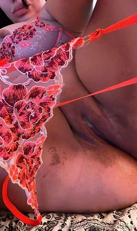 All Santa left me is cum on my pussy 😫