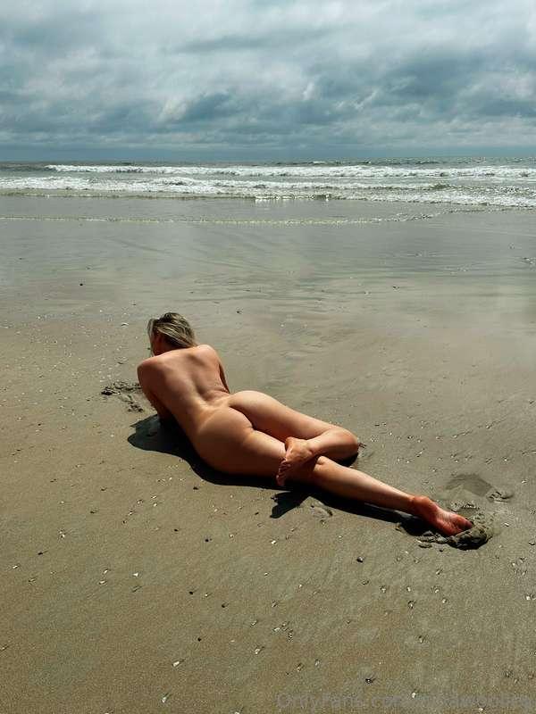 Yall!!! I went to a nudist beach in Cali!!!! Photos and vide..