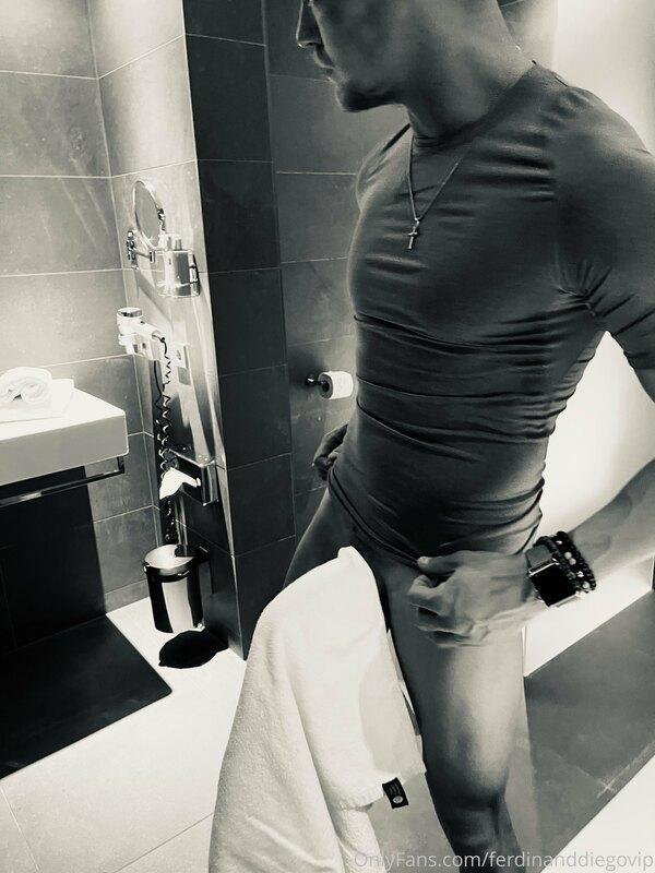 ? Extinguish this big fire ? ? The towel will go ?