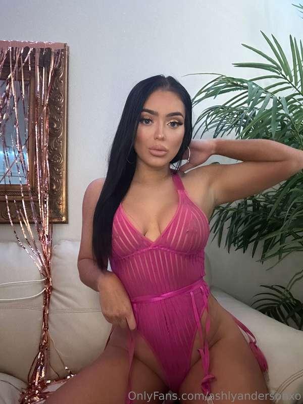 Message me to see what naughty deal I have going on with cus..