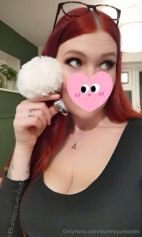 The fluffy bubby tale butt plug arrived... Ready for Easter ..