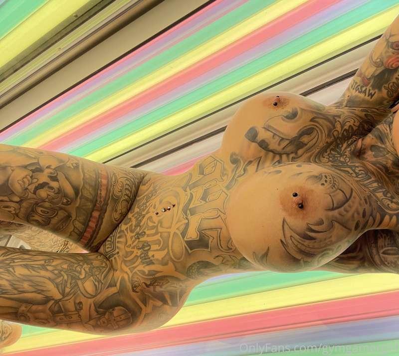 💦 tanning cause it’s getting colder in Germany 🥵