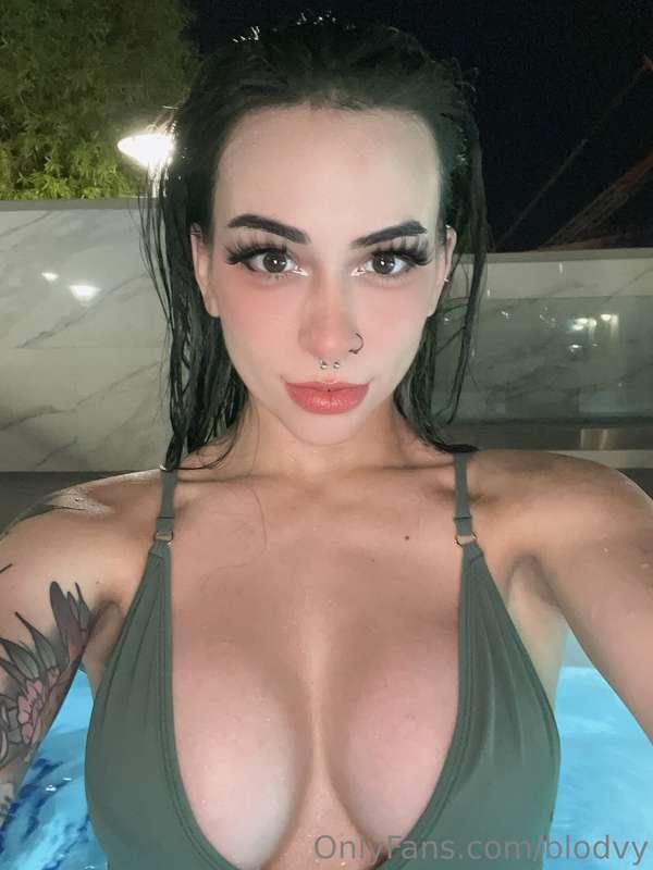 soaking wet for you 😉 come take a dip with me!! 💚