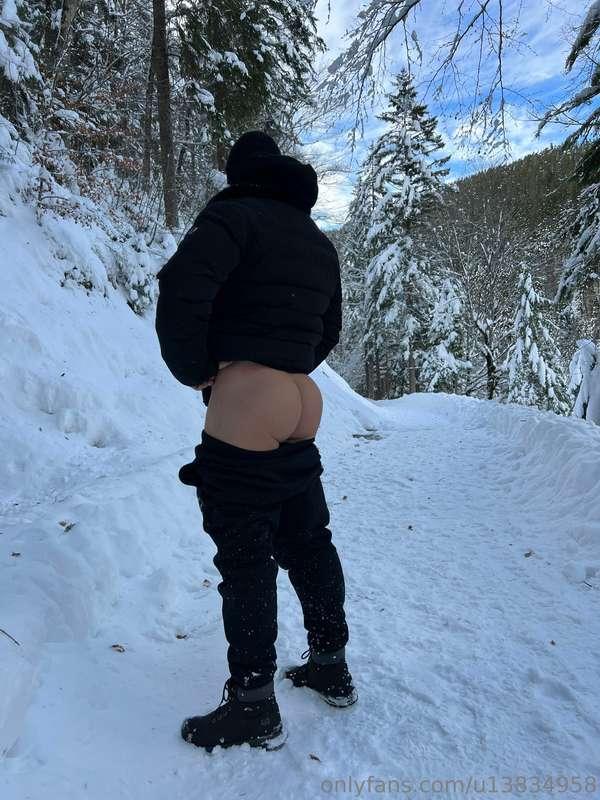 That ass deserves freedom right?! 🍑🍑