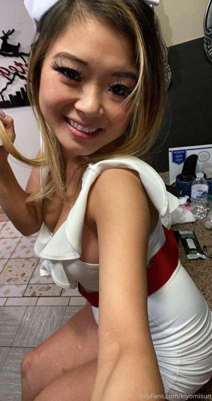 Trying to get a good Halloween selfie like... 🎃