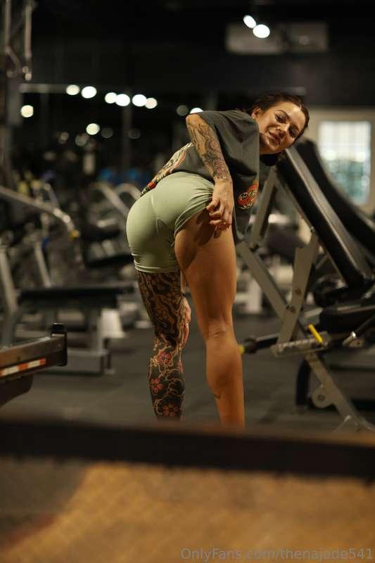 Bending, stretching, and feeling my best 🍑💪