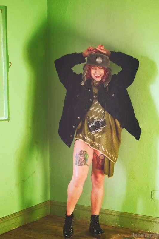 I´m your neighbor, and you can spy me trought your windows e..