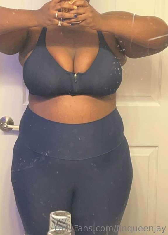 Enjoy my sexy post workout body 💜
Drool over it and press se..