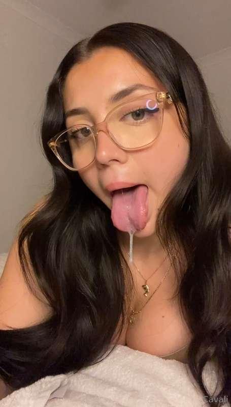 Would you let me give you a sloppy blowjob 😝🍆💦
