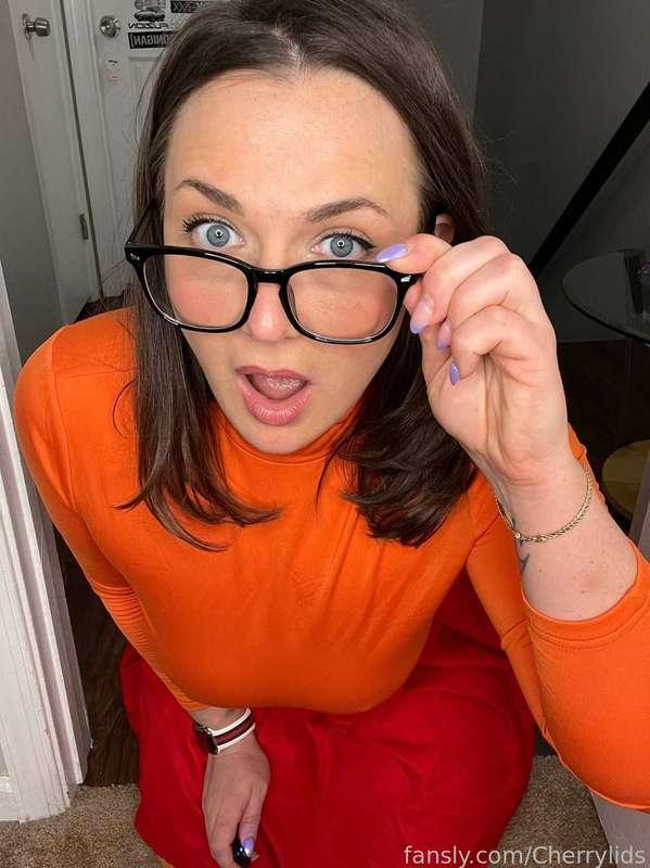  - Well, well, Vel..ma. What are you doing?
- I think, Scooby. Our adventure will be unforgettable 😉🔥

#fyp #mommy #velma #cosplay #hugeboobs #bigtits #boobs #milf  #scoobydoo #halloween