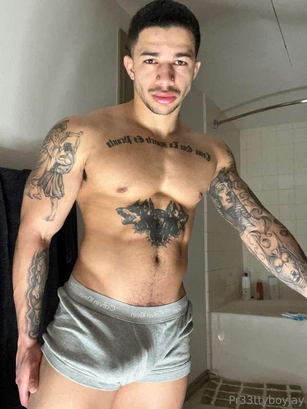 Who’s gonna be the first to make me cum tonight? 😈