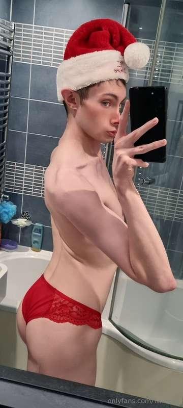 Santa, baby, please cum down my chimney tonight 🤶🏻