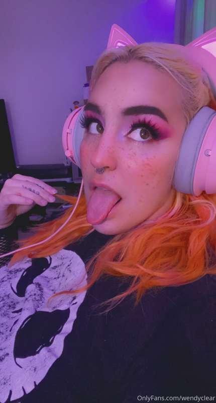 goood morning everyone 🥰
would you guys be interested in wat..