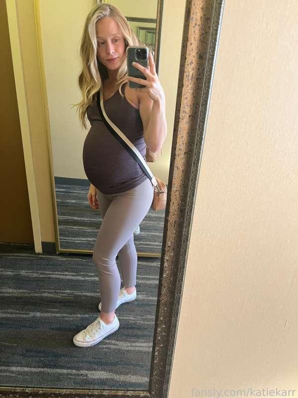 Fit momma 💪 
Had to get my workout in this am! 

#gymgirl #fyp #pregnant #mommy #milf #blonde #fit #over30 #babybump #taboo #pussy #nomakeup #natural 
