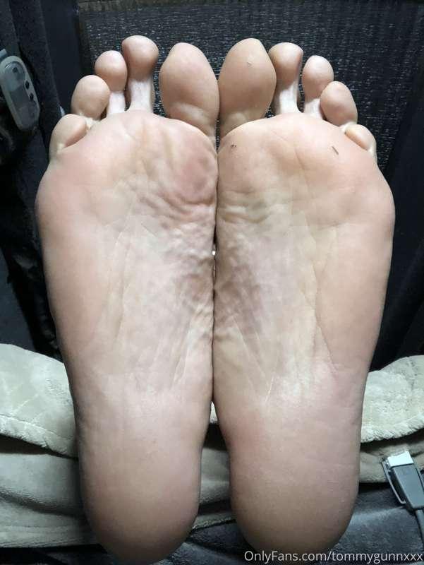 Foot pics for the foot fans ☺️