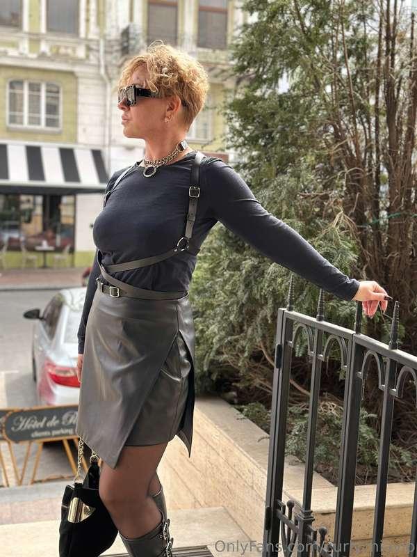 This photo is not just me, but the mood: "look, but don't to..