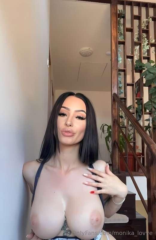 💦😈This sweet babe @nicole.kylie dreams of showing all her ch..