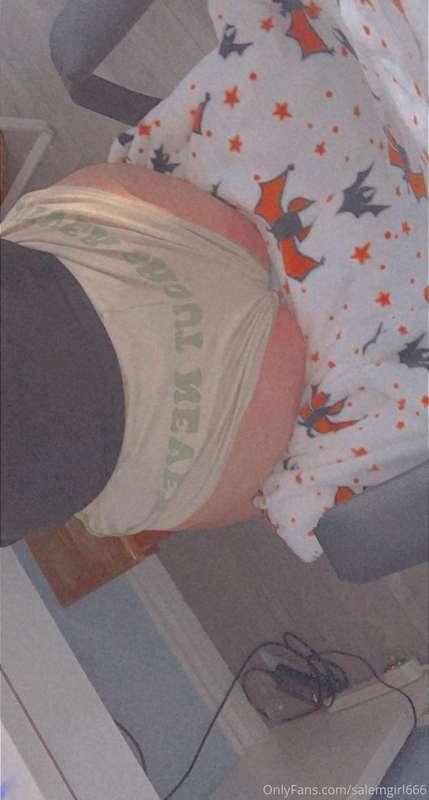 💫soft thighs and booty for your viewing pleasure✨
