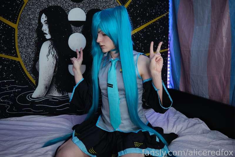 aliceredfox image #7