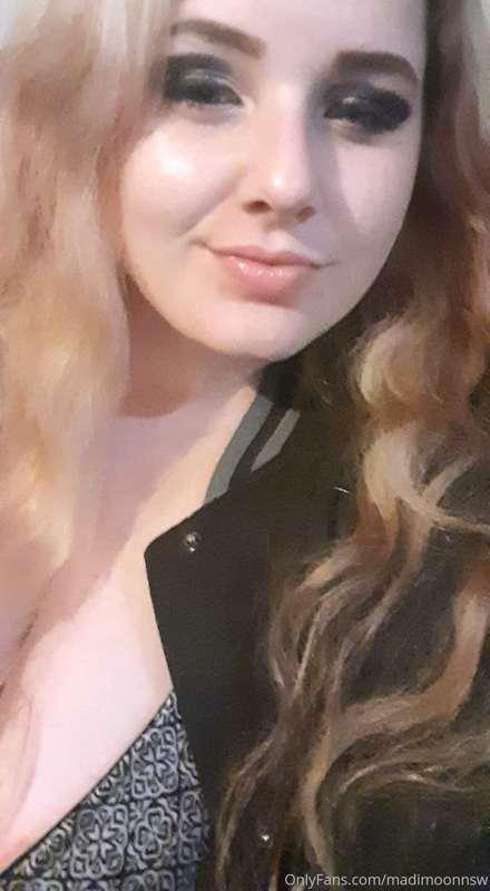 Cute stoned selfie 💖 would y'all be interested in smoking co..