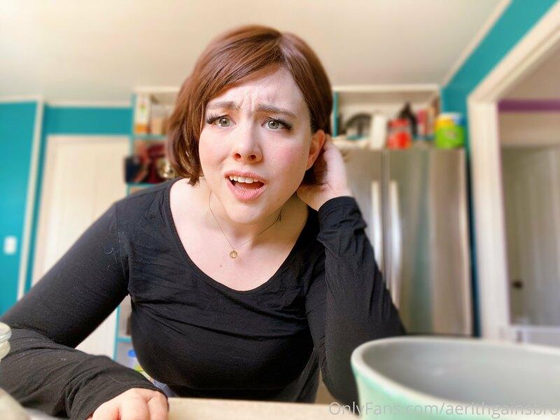 Holy guacamole, do I love meme cosplays! My Aunt Cass is “ra..