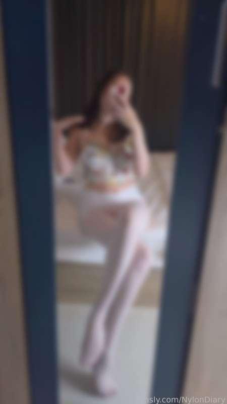 New lingerie 😍 Looks perfect with seamless white nylons

#pantyhose #fyp #nylons #lingerie #nylonfeet #selfie #fetish #ass #brunette #tights