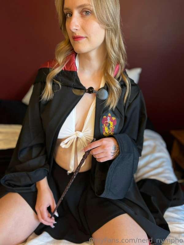 Gryffindor slut wants your wand