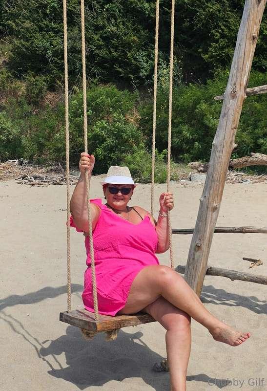 Would you come with me to an island? kisses!