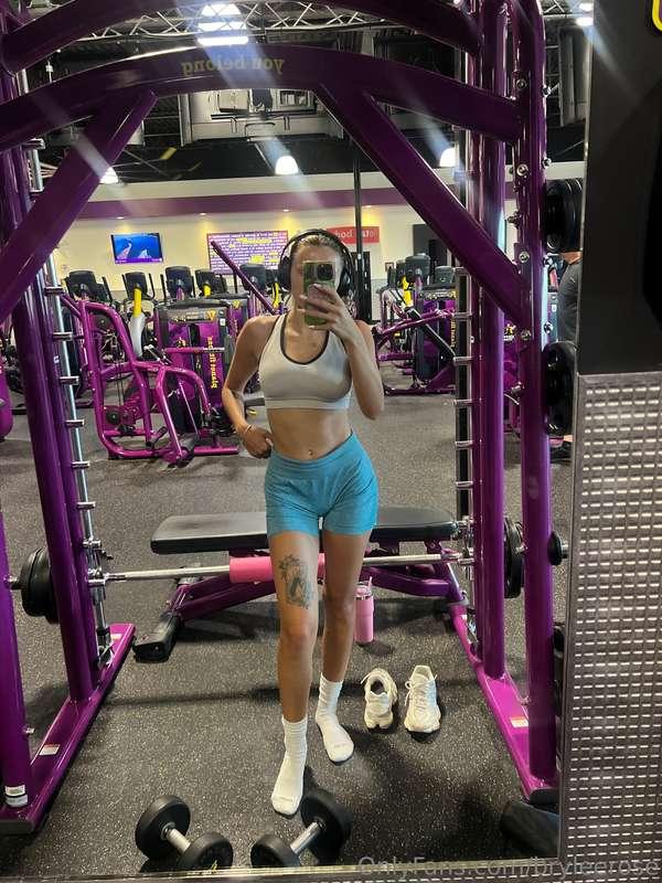 Omg i'm so tired of men staring at me at the gym 😩