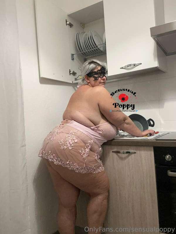 sensualpoppy image #0