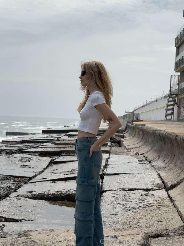 A walk along the promenade allows us to enjoy nature and plu..