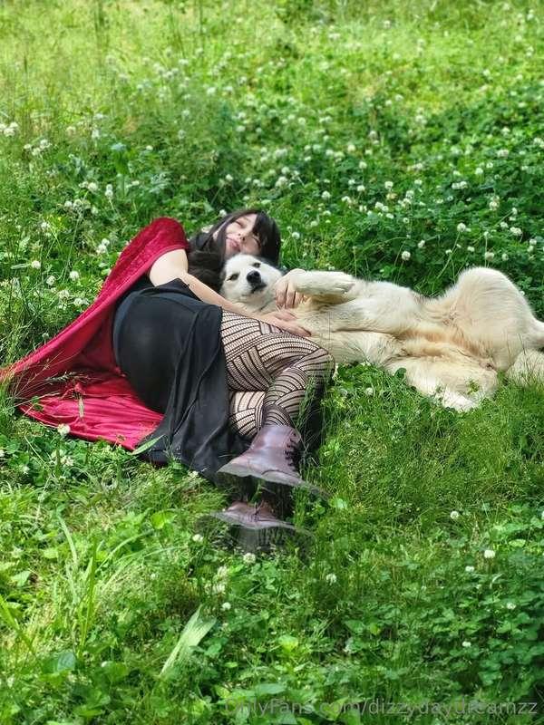 Just a girl and a wolf ♡ Hoping to start sharing more cospla..