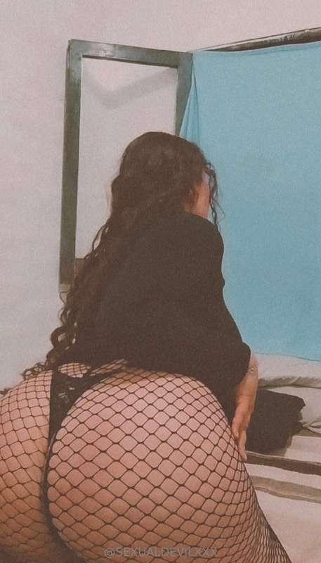 🥵 DO YOU LIKE THE HOW THE NET LOOKS WRAPPING MY HUGE ASS? 😏🔥