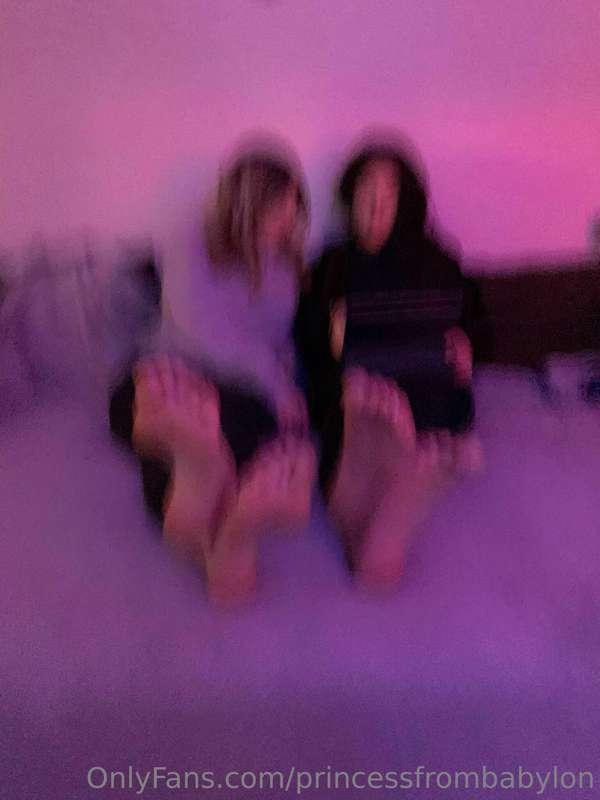 Where are my feet lovers at?