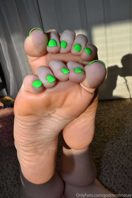 My feet are so silky soft 😍 Seriously though, you would glid..