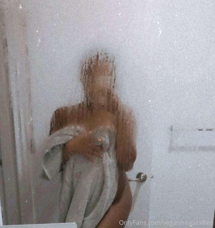 Tip if you wanna see me drop the towel 💦🧼🛀🏾