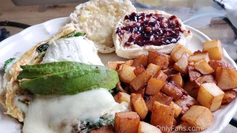 Sometimes you gotta treat yourself to a delicious brunch 😋😍🤤