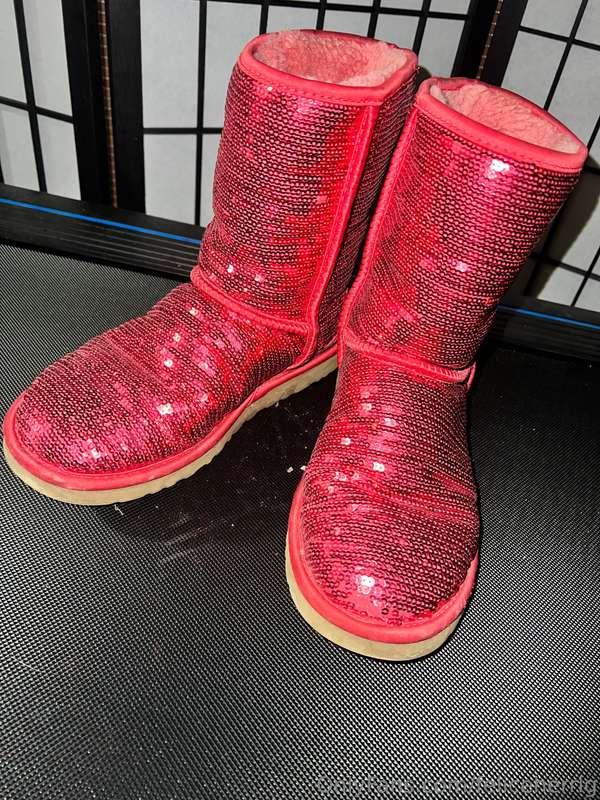 Memrobila auction. Make me an offer ! These uggs were warn i..