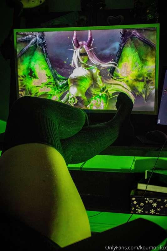 Thicc thighs & waifus 💕