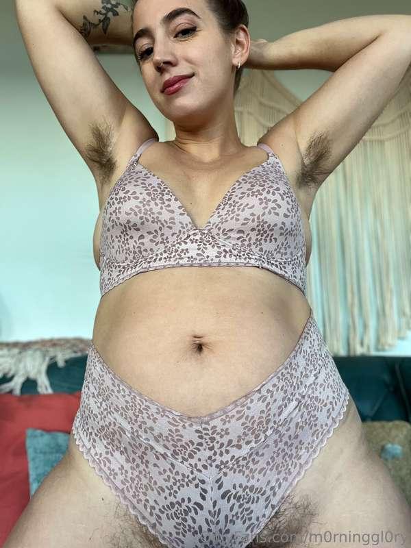 Love how dark my body hair is 😍 which photo is your favorite..