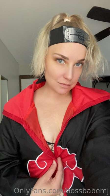 What’s under my Akatsuki cloak? 😉