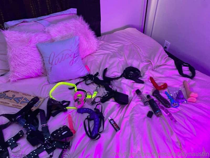 therealadelynaustin main image