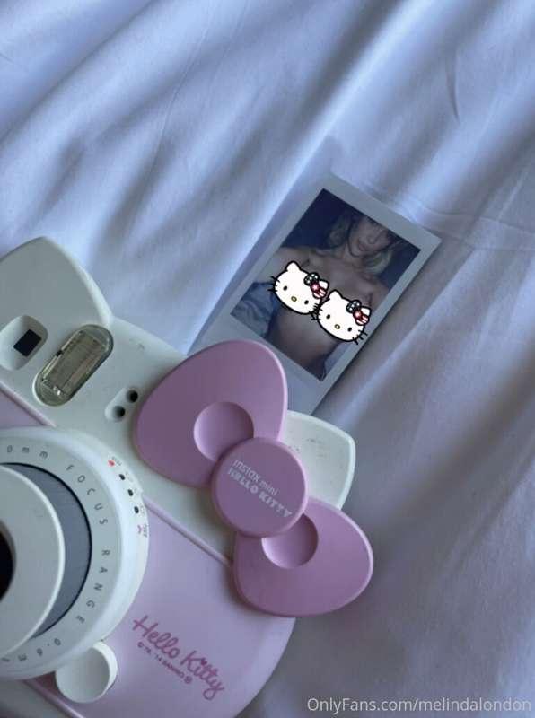 The highest bidder will receive this uncensored picture in t..