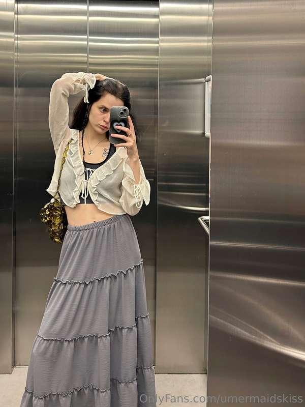 Caught in the act of being effortlessly chic 🖤💫