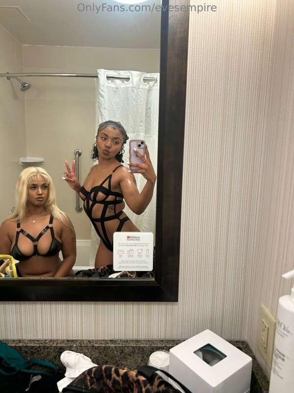 wanna see what me & @thetayaamarie made in this hotel room? ..