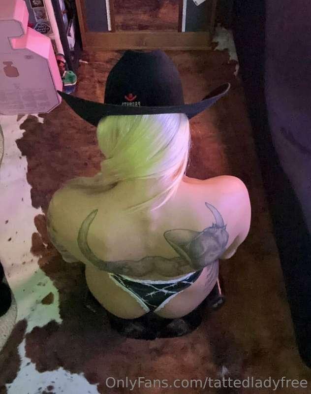 Back Shots😉
@tatted_lady