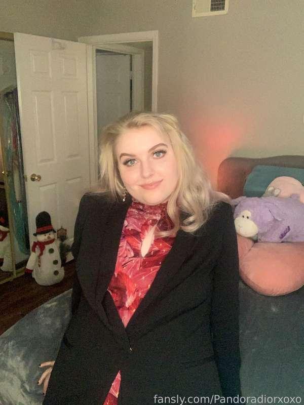 Work ready :) 

https://fans.ly/r/Pandoradiorxoxo

#work #fyp #businesscasual #blazer #blonde #bombshell #pandorasbox #pandoradior3 #horny #milf #free