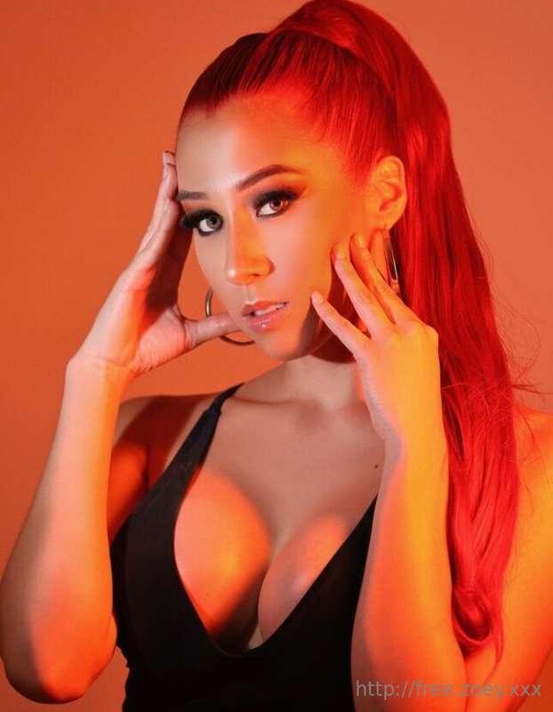 What do you think this pic is missing? 😉💦https://onlyfans.co..