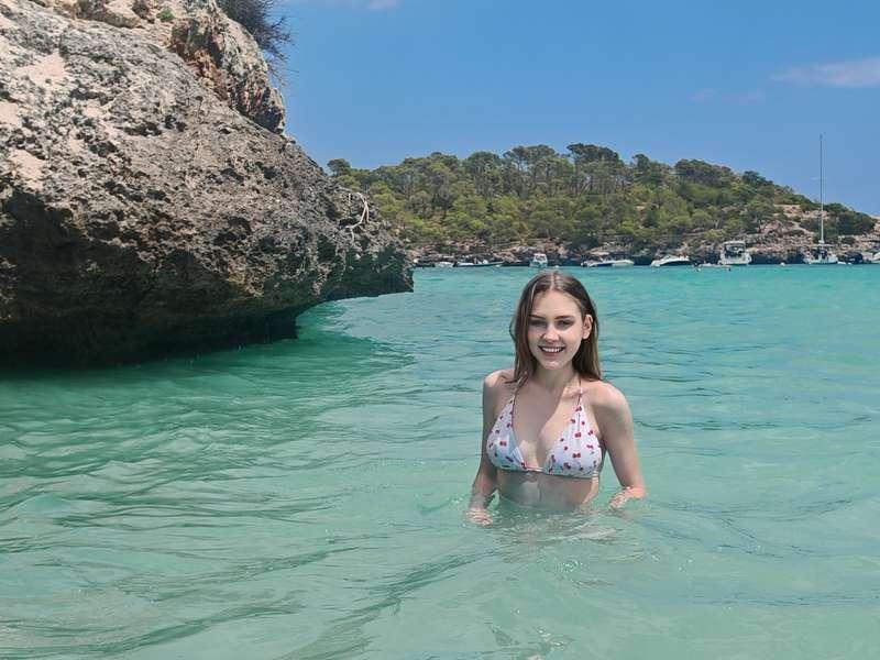 There’s nothing like the feeling of warm waves on my skin… t..