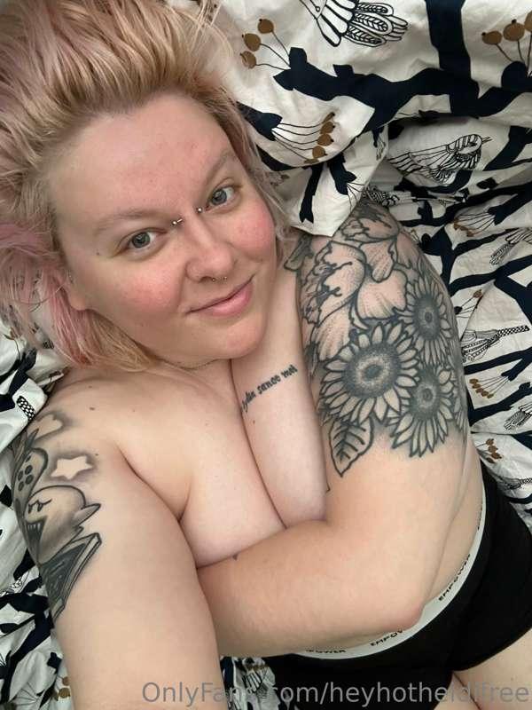 Huomenta 🥰 minkälaisista alusvaatteista tykkäätte?😍🩷 tippaa ..